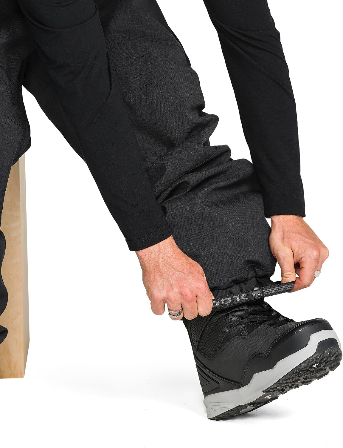 Volcom Men's Nwrk Baggy Snowboard Pant – 10k Waterproof Breathable 2-layer Black